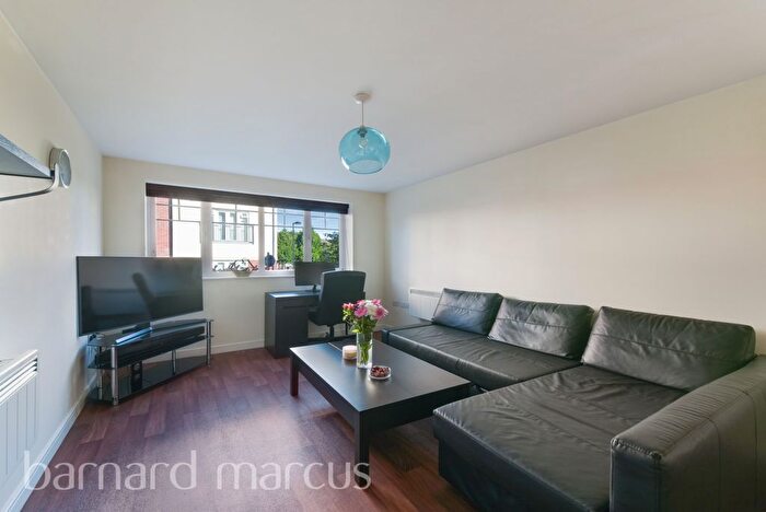 1 Bedroom Flat To Rent In Schoolgate Drive, Morden, SM4