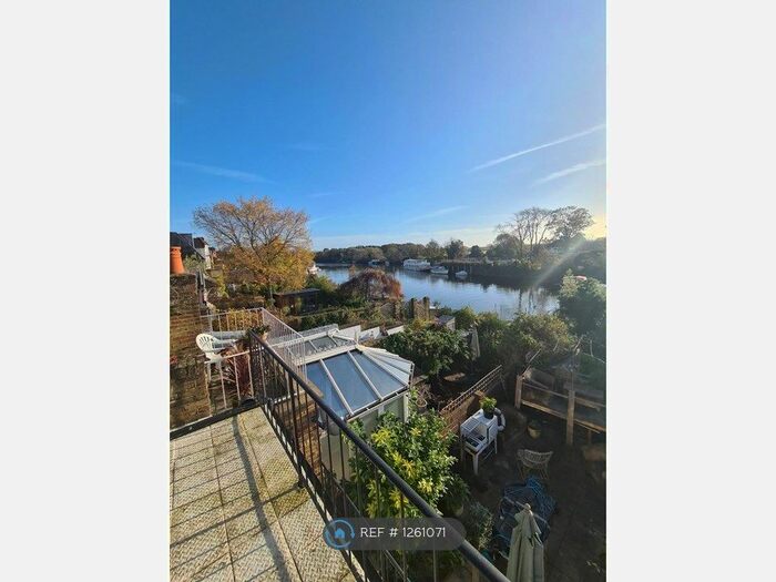 1 Bedroom Flat To Rent In Thames Street, Sunbury On Thames Surrey TW16