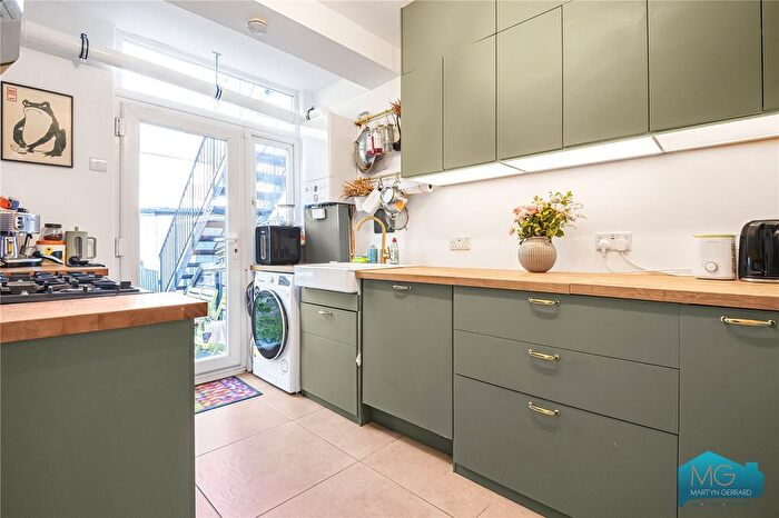 2 Bedroom Maisonette For Sale In Marlborough Gardens, London, N20