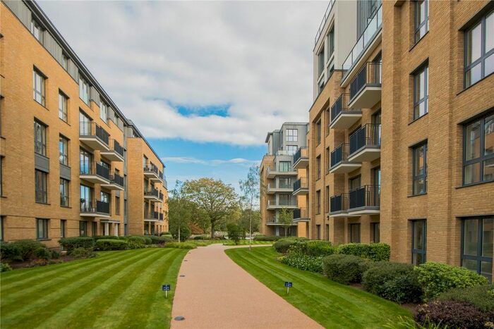 3 Bedroom Flat To Rent In Pinewood Gardens, Teddington, TW11