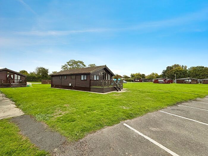 3 Bedroom Lodge For Sale In Heron View, Cirencester, GL7