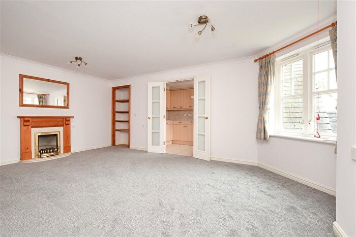 1 Bedroom Property For Sale In Massetts Road, Horley, Surrey, RH6