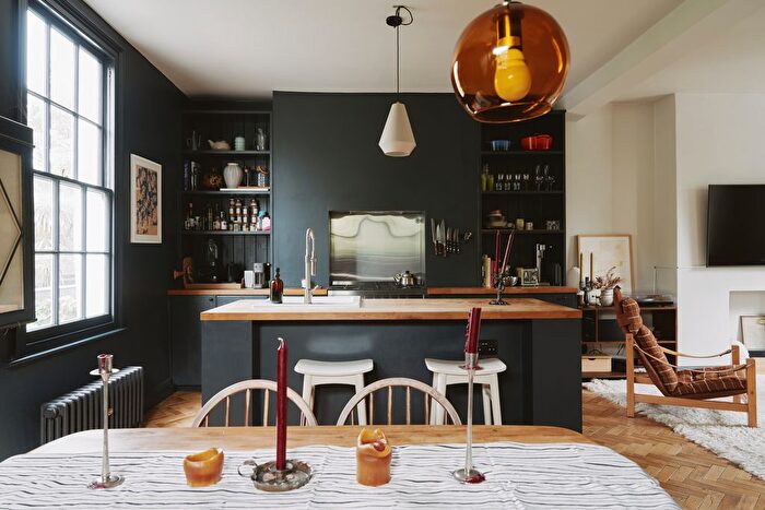 3 Bedroom Maisonette For Sale In Buckingham Road Ii, London, N1