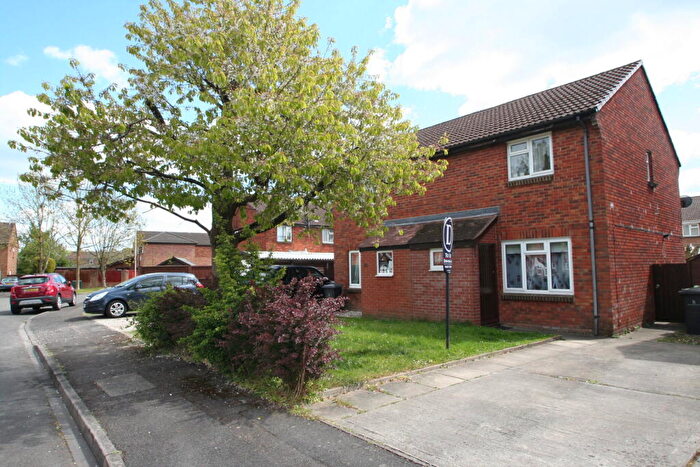 3 Bedroom Semi-Detached House To Rent In Wolsingham Way, Thatcham, RG19