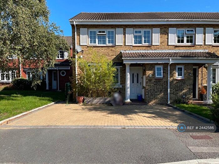 3 Bedroom End Of Terrace House To Rent In Carrow Road, Walton-On-Thames, KT12