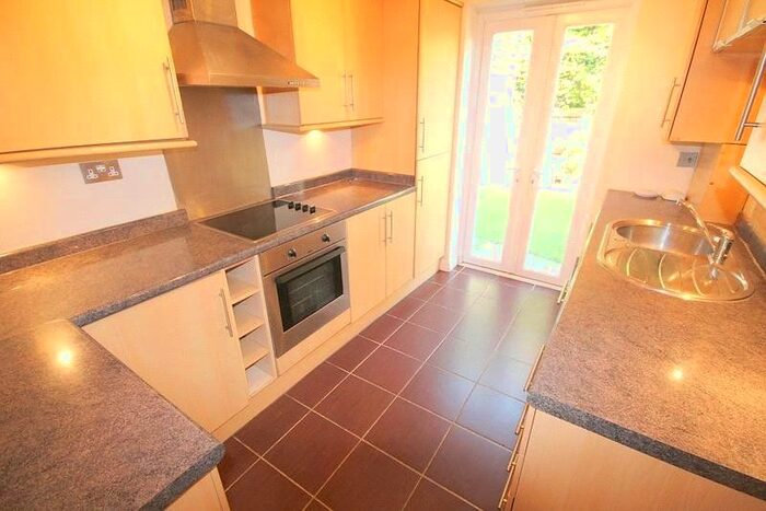 2 Bedroom Flat To Rent In Warren Court, Chigwell, Essex, IG7