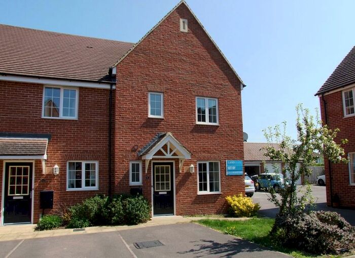 3 Bedroom End Of Terrace House To Rent In School Drive, Woodley, RG5