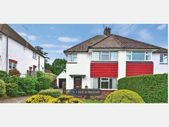 3 Bedroom Semi-Detached House To Rent In Deakin Leas, Tonbridge, TN9