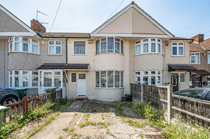 3 Bedroom Terraced House For Sale In Pinewood Avenue, Sidcup, DA15