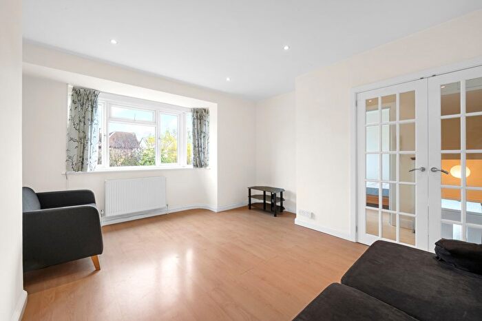 2 Bedroom Flat To Rent In Parkfields Avenue, London, SW20