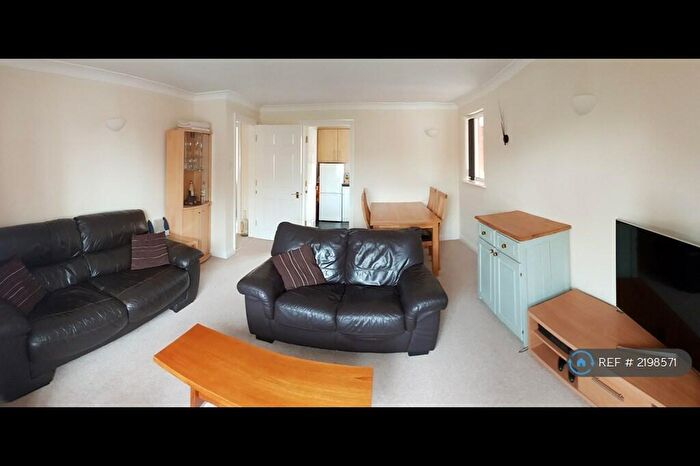 2 Bedroom Flat To Rent In Oddfellows Road, Newbury, RG14