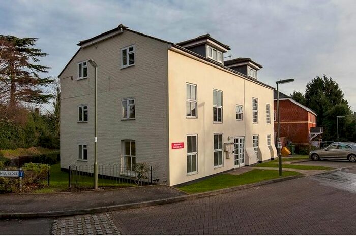 2 Bedroom Flat To Rent In Mill Close, Bagshot, GU19