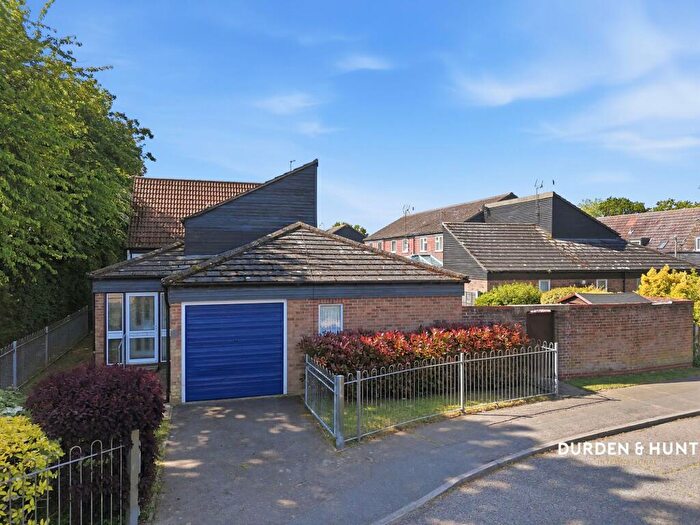 2 Bedroom Link Detached House For Sale In Fiddlers Folly, Fordham Heath, CO3