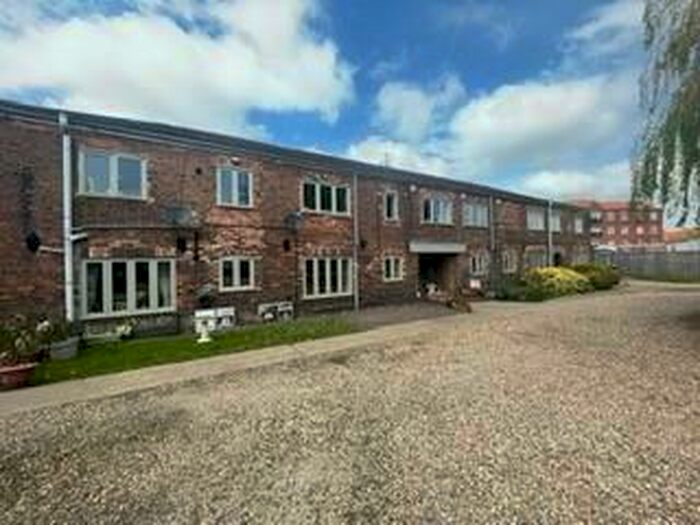 2 Bedroom Apartment To Rent In Willow Court, Thames Street, LN11