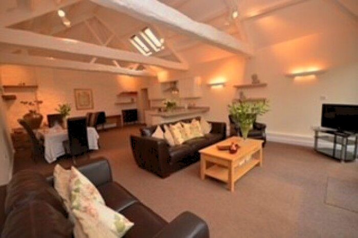 2 Bedroom Barn Conversion To Rent In Fountain Farm, Wells, BA5
