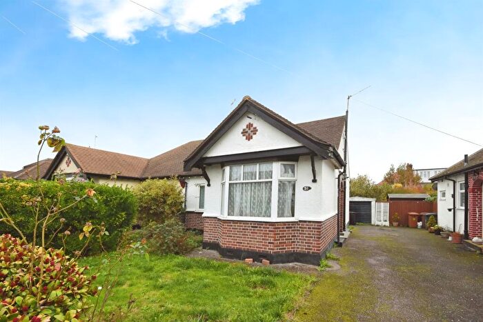 2 Bedroom Chalet For Sale In Nalla Gardens, Broomfield, Chelmsford, CM1