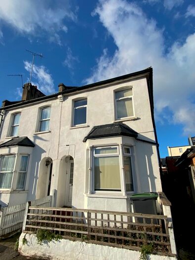 3 Bedroom End Of Terrace House To Rent In Palace Road, London, N11