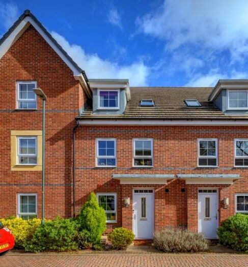 3 Bedroom Town House To Rent In Wolston Close, Solihull, B90