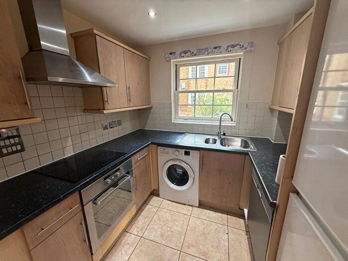2 Bedroom Flat To Rent In Blackwell Close, London, N21