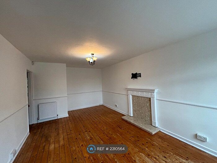 2 Bedroom Flat To Rent In King Edwins Court, Leeds, LS8