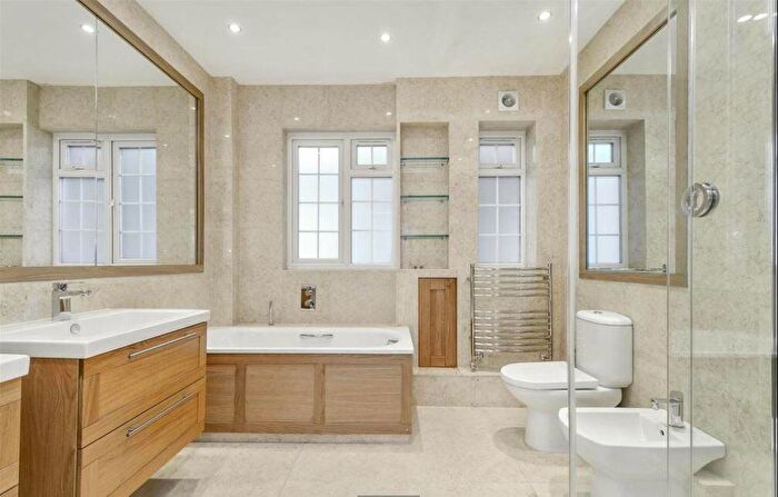 4 Bedroom Flat To Rent In Park Road, St John's Wood, London, NW8