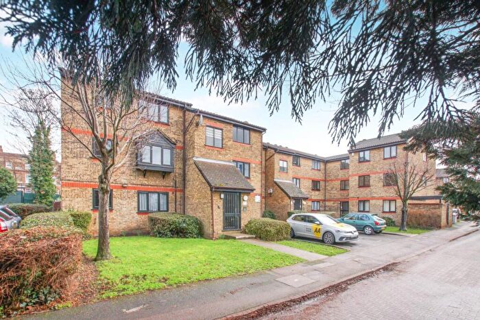 1 Bedroom Apartment To Rent In Lichfield Court, Walthamstow, E17