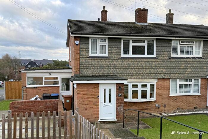 3 Bedroom Semi-Detached House For Sale In Colesdale, Cuffley, EN6