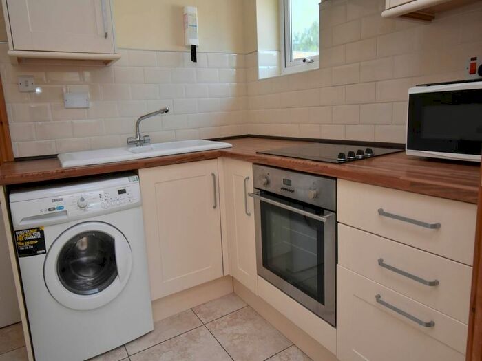 2 Bedroom Flat To Rent In Rhyddings Terrace, Brynmill, Swansea, SA2