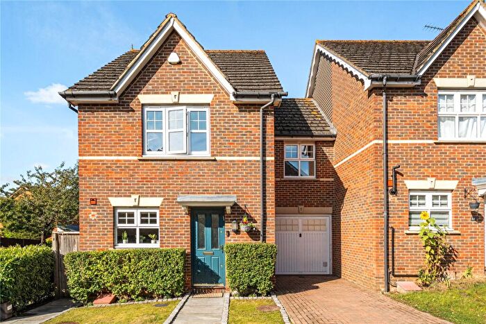 3 Bedroom End Of Terrace House For Sale In Colenso Drive, Mill Hill, London, NW7
