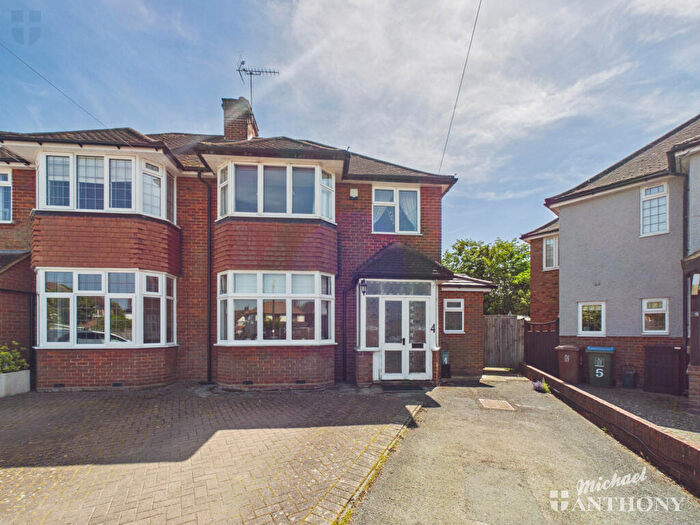 3 Bedroom Semi-Detached House For Sale In Ash Grove, Aylesbury, HP21