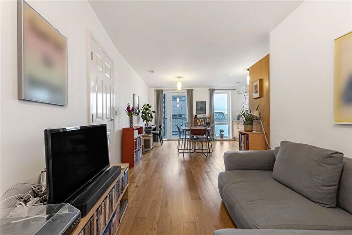 1 Bedroom Flat For Sale In Collent Street, London, E9