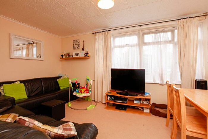 2 Bedroom Maisonette To Rent In Whitworth Road, South Norwood, London, SE25