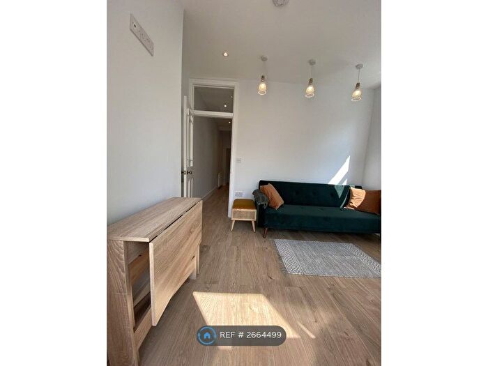 2 Bedroom Flat To Rent In Fleeming Road, London, E17