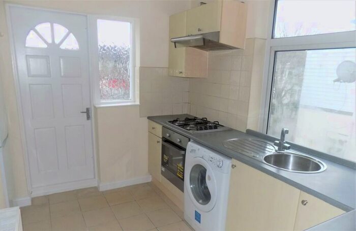 2 Bedroom Maisonette To Rent In Braemar Avenue, Neasden, NW10
