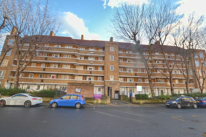 3 Bedroom Flat To Rent In Prusom Street, London E1W