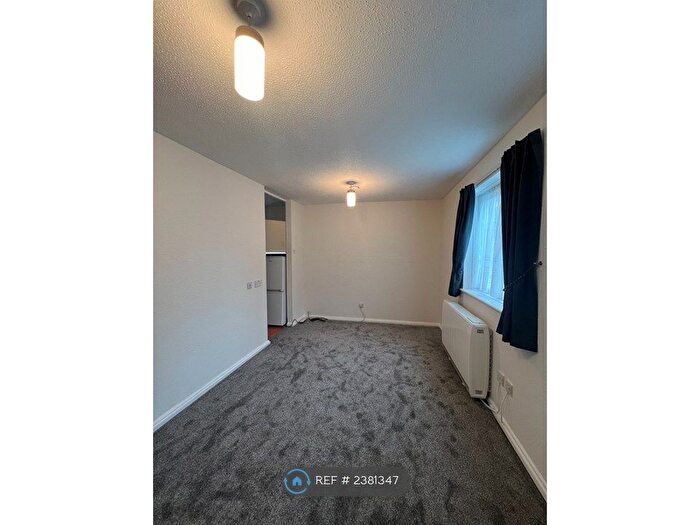 Studio To Rent In Kings Heath, Birmingham, B14