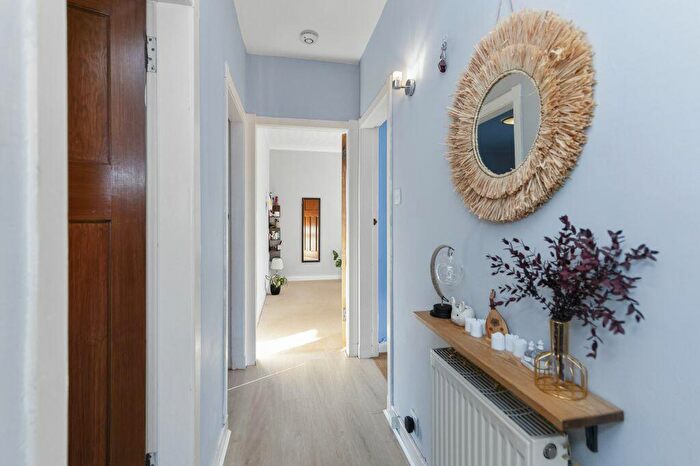 2 Bedroom Flat For Sale In Carrick Knowe Gardens, Carrick Knowe, Edinburgh, EH12