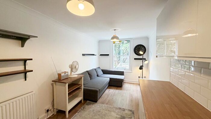 3 Bedroom Flat To Rent In Newington Green, Stoke Newington, N16