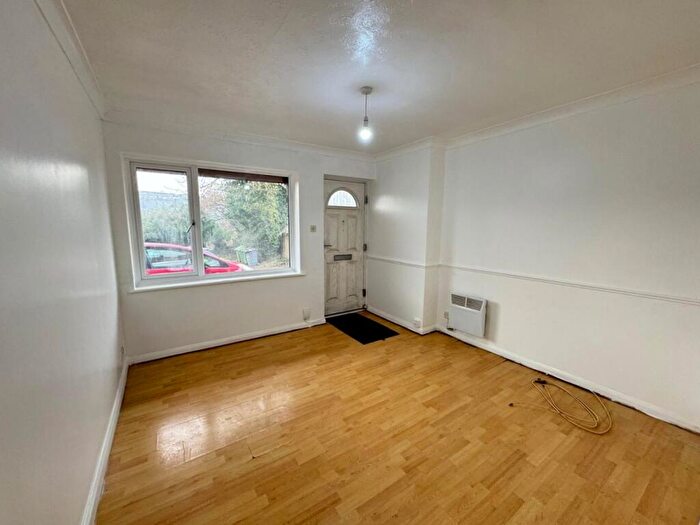 1 Bedroom Flat To Rent In Kitchener Road, HP11