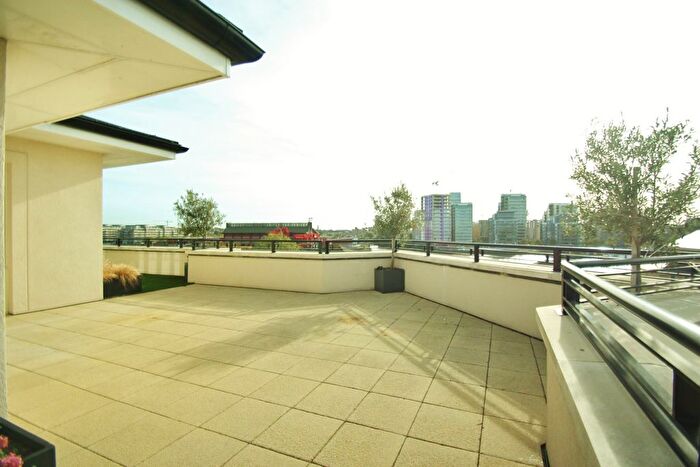 3 Bedroom Flat To Rent In Higham House West, Carnwath Road, Fulham, SW6