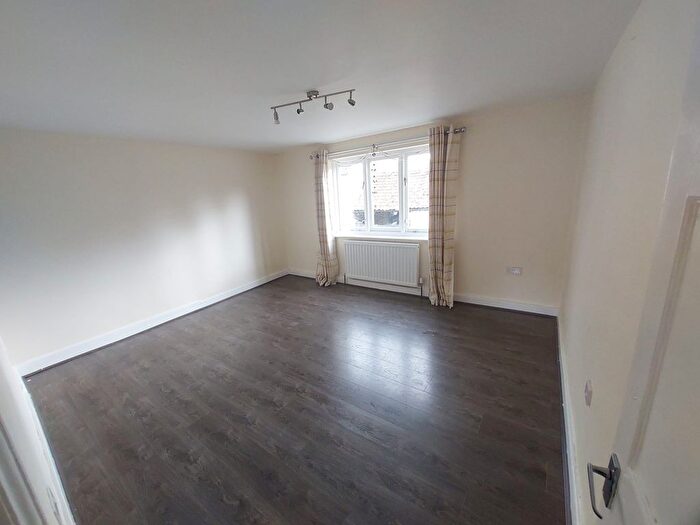 3 Bedroom Flat To Rent In Pickering Road, Pickering, YO18