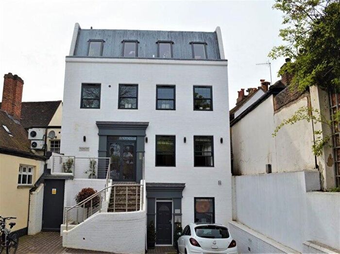 2 Bedroom Flat To Rent In High Street, Old Town, Hemel Hempstead, HP1