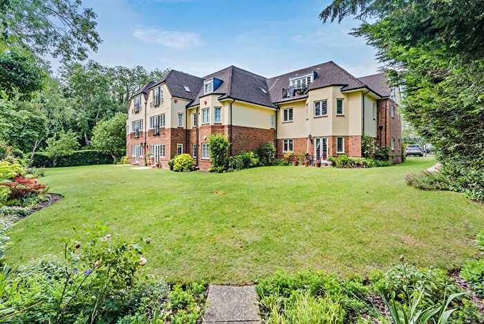 2 Bedroom Flat To Rent In Ducks Hill Road, Northwood, HA6