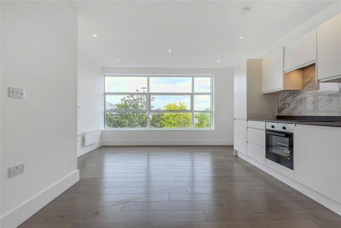 2 Bedroom Flat To Rent In The Boulevard, Cain Road, Bracknell, Berkshire, RG12