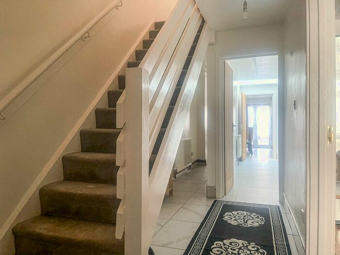 4 Bedroom Terraced House To Rent In Bassett Croft, Birmingham, B10