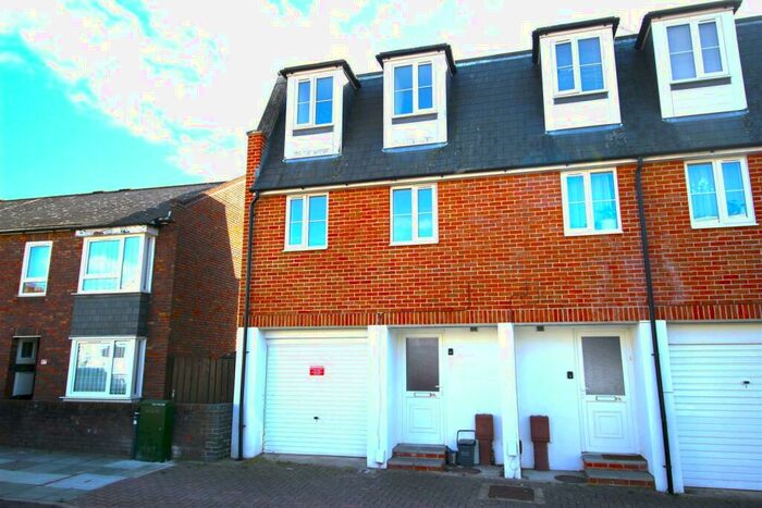 3 Bedroom House To Rent In Gruneisen Road, Stamshaw, Portsmouth, PO2