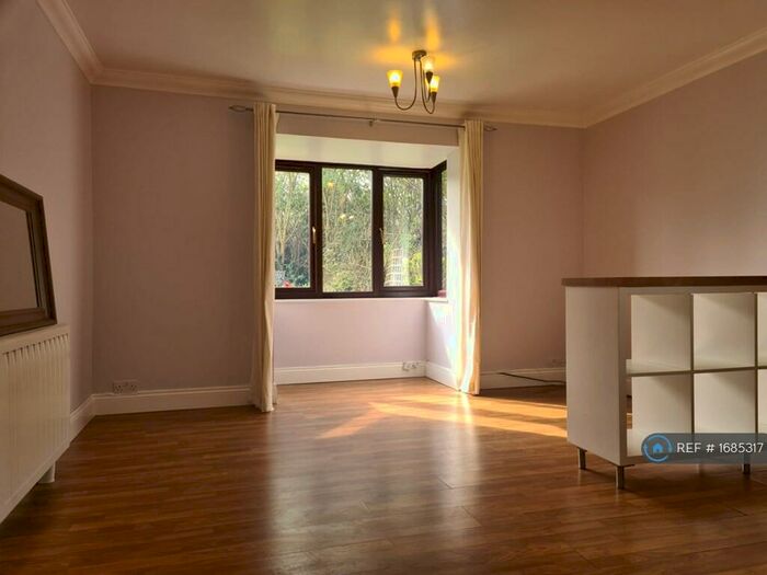 1 Bedroom Flat To Rent In Cooper Close, Dartford, DA9