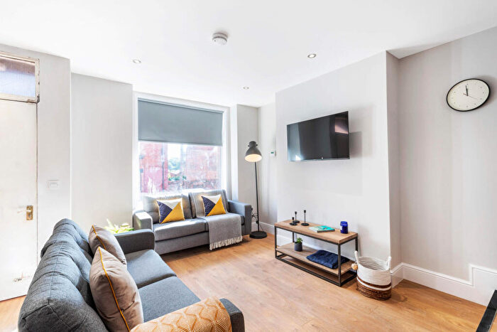 6 Bedroom House To Rent In Glossop Street, Leeds, LS6