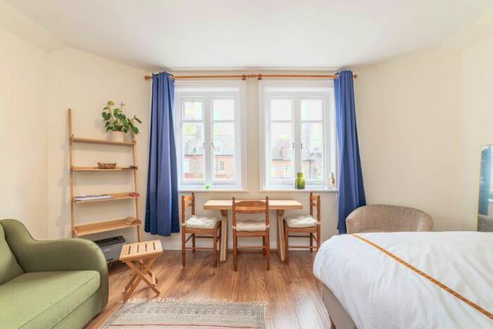 Studio For Sale In Frognal, Hampstead, London, NW3