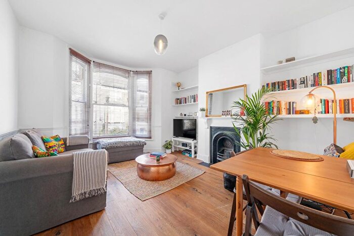 2 Bedroom Flat For Sale In Saltoun Road, SW2